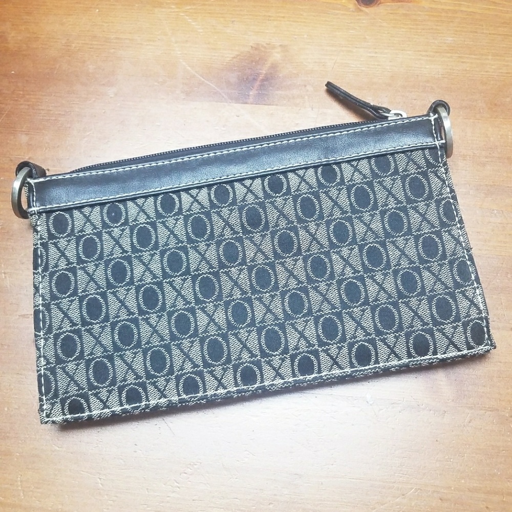 ⚠️3 for 20!! XOXO Clutch